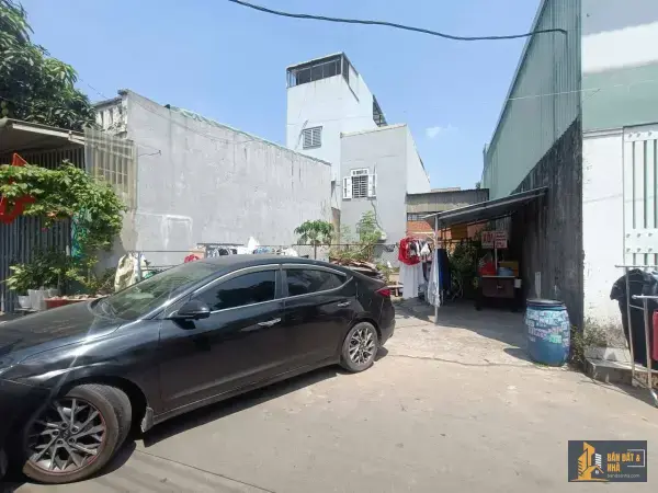 Bán lô đất ngang 8m ngay Ngã Ba Ông Xã