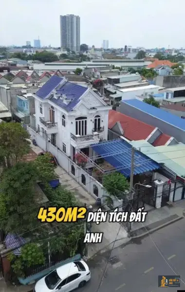 Bán căn biệt thự góc 2 mặt tiền gần Chợ Dĩ An