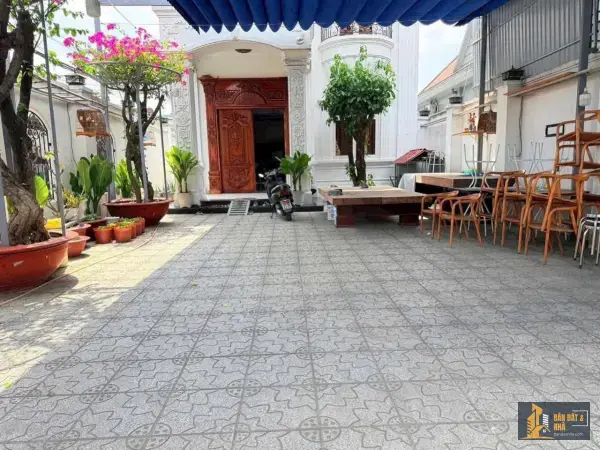 Bán căn biệt thự góc 2 mặt tiền gần Chợ Dĩ An