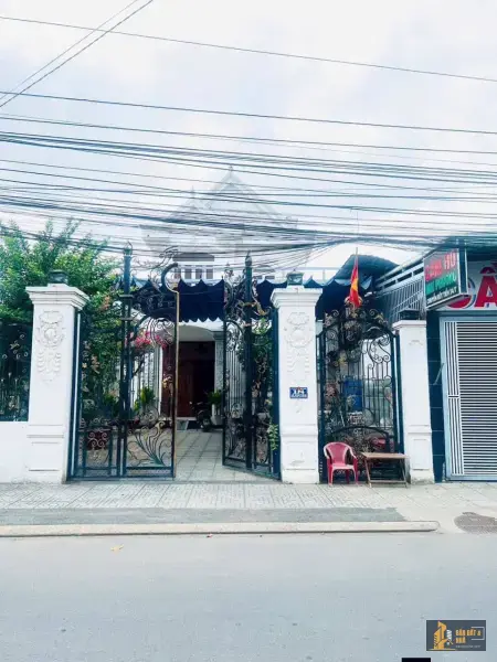 Bán căn biệt thự góc 2 mặt tiền gần Chợ Dĩ An