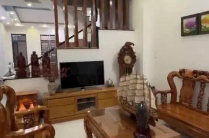 Bán nhà 1 trệt 2 lầu KDC Bình Nguyên