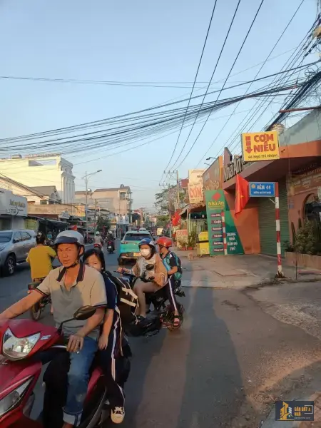 Mặt tiền Ngô Thì Nhậm