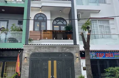 Nhà 1 trệt 2 lầu gần BigC Go Dĩ An