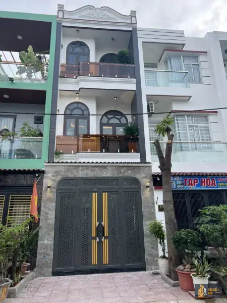 Nhà 1 trệt 2 lầu gần BigC Go Dĩ An