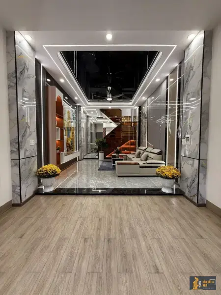 Nhà 1 trệt 2 lầu gần BigC Go Dĩ An