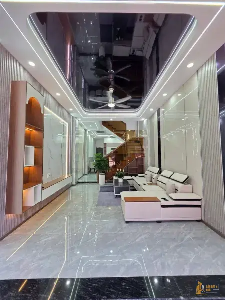 Nhà 1 trệt 2 lầu gần BigC Go Dĩ An