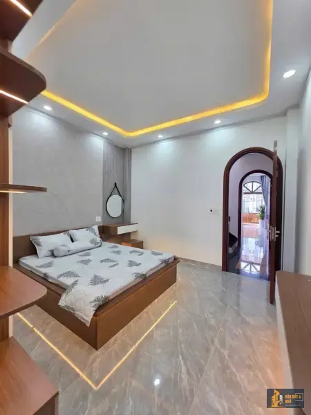 Nhà 1 trệt 2 lầu gần BigC Go Dĩ An