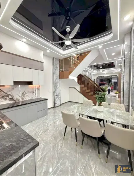 Nhà 1 trệt 2 lầu gần BigC Go Dĩ An