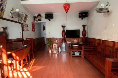 Bán nhà gần sân vận động Đông Hòa