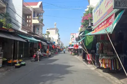 Cần bán shop quần áo Ngã Tư 550