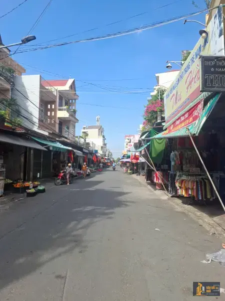 Cần bán shop quần áo Ngã Tư 550