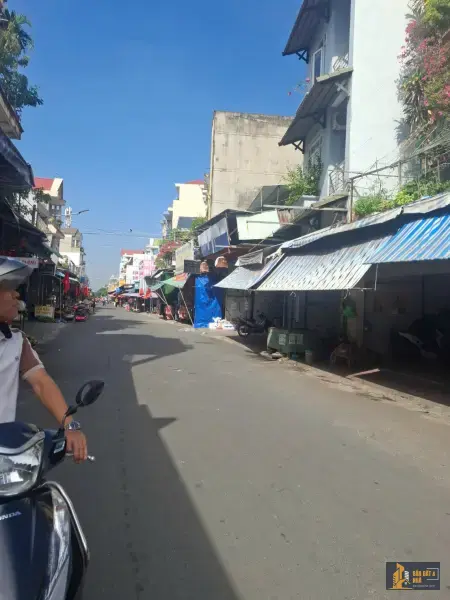 Cần bán shop quần áo Ngã Tư 550