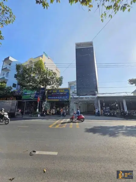 Bán nhà mặt tiền đường Lê Hồng Phong