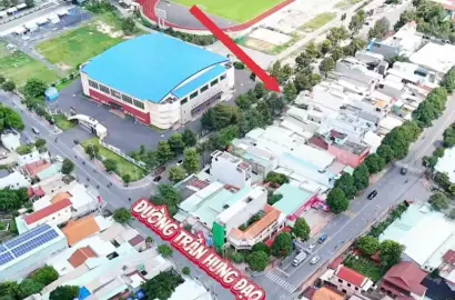 Bán nhà trệt lầu ngay sân vận động Đông Hòa