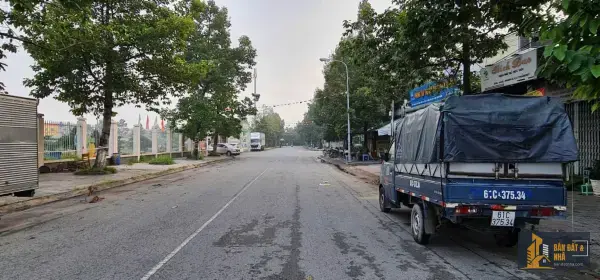 Bán nhà trệt lầu ngay sân vận động Đông Hòa